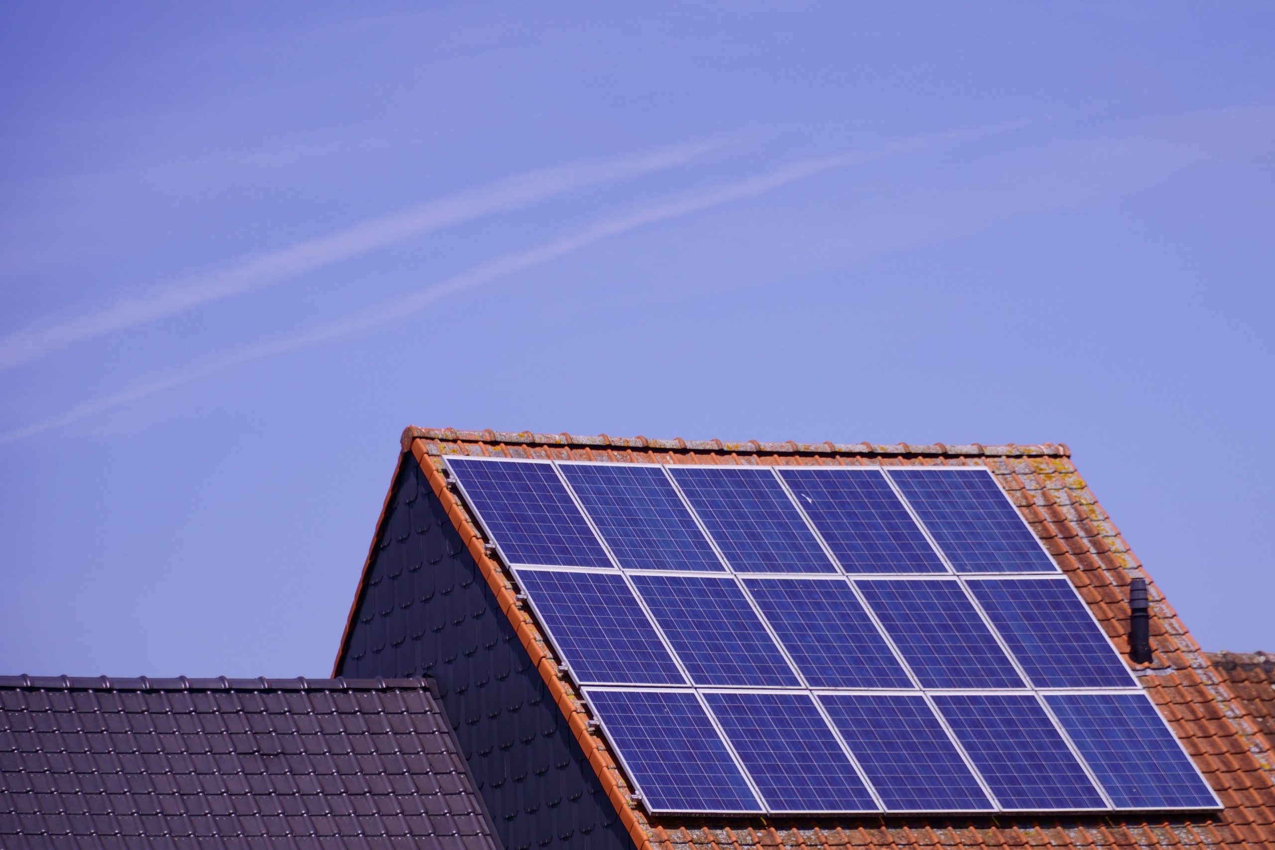 Solar Panels and EV Chargers: How to Maximise Free Charging